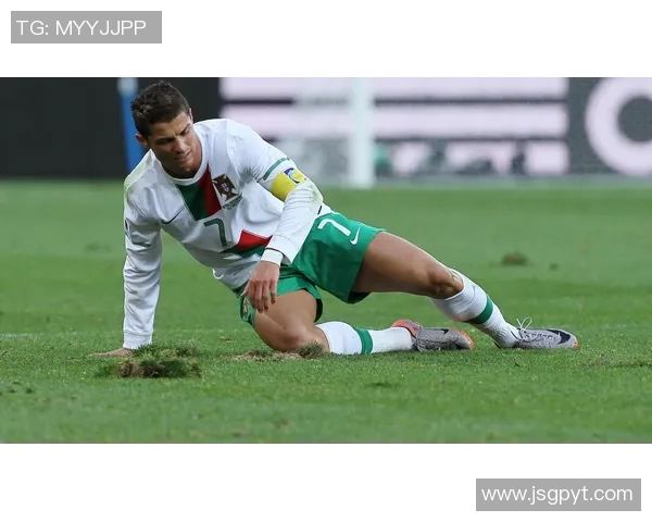 足球明星的魅力瞬间展现与球场风采的完美结合图片欣赏